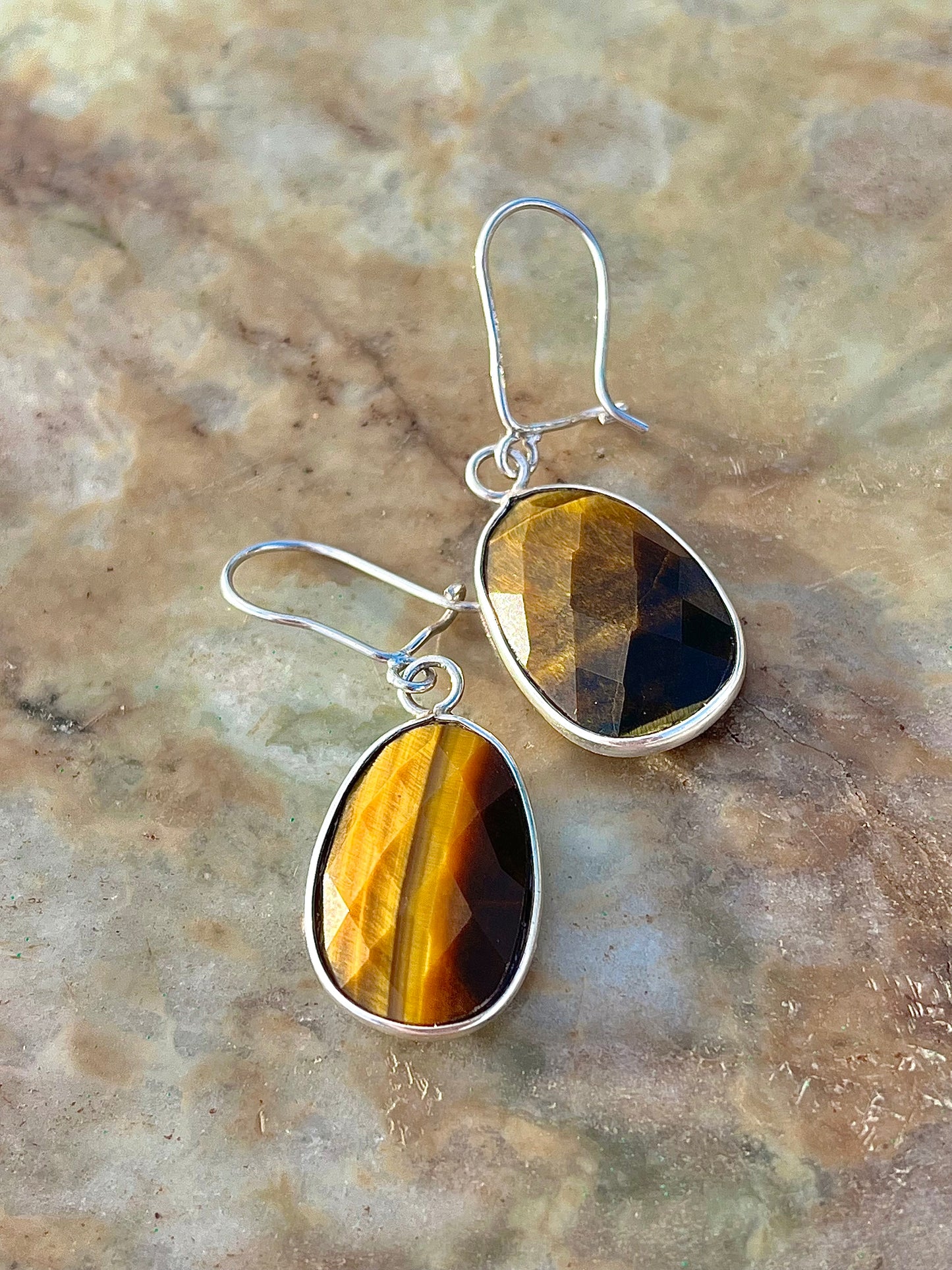 حلق فضة بحجر عين نمر اصلي