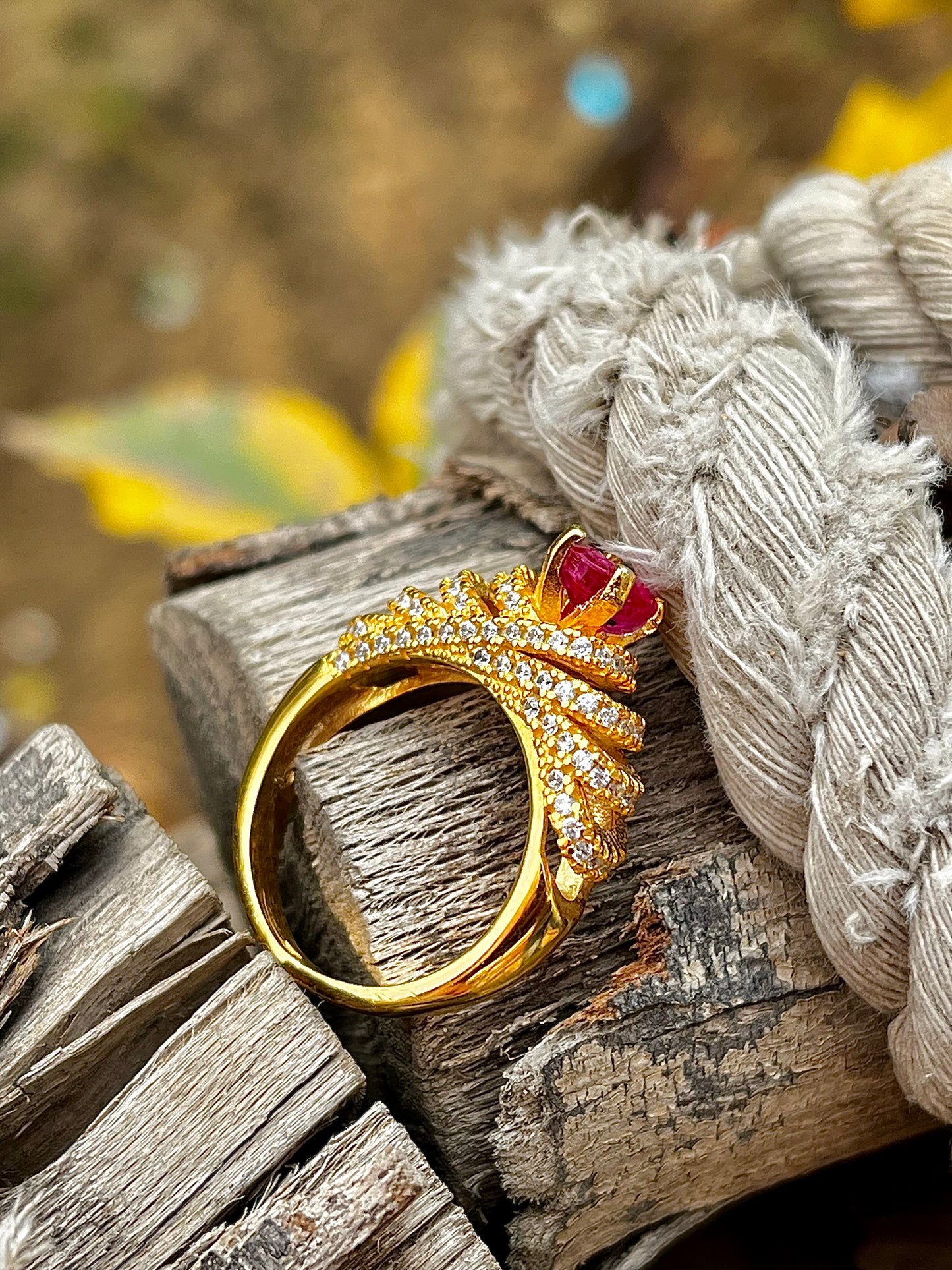 جوهرة ياقوت سيلاني خاتم فضة مطلي دهب