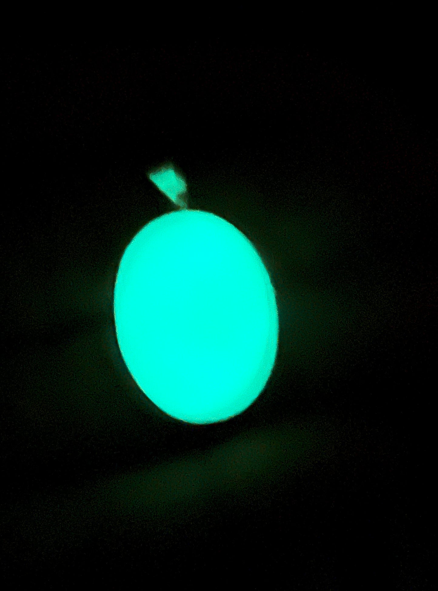 دلاية فضة بحجر طاقة طبيعي مضئ