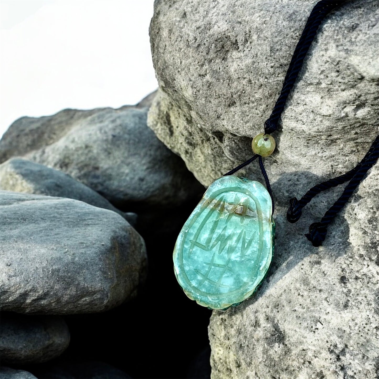 عقد جعران كبير حجر جاد عتيق