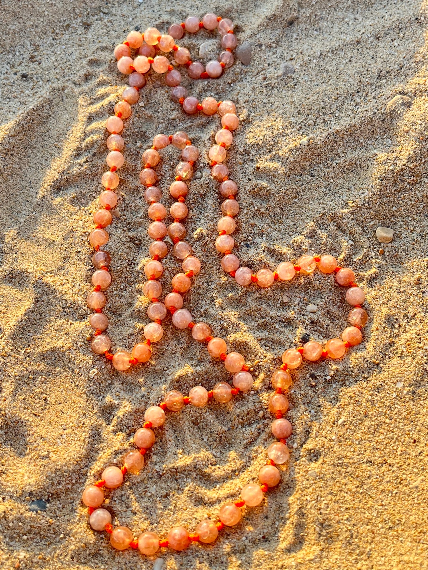 عقد حجر الشمس طبيعي للجنسين