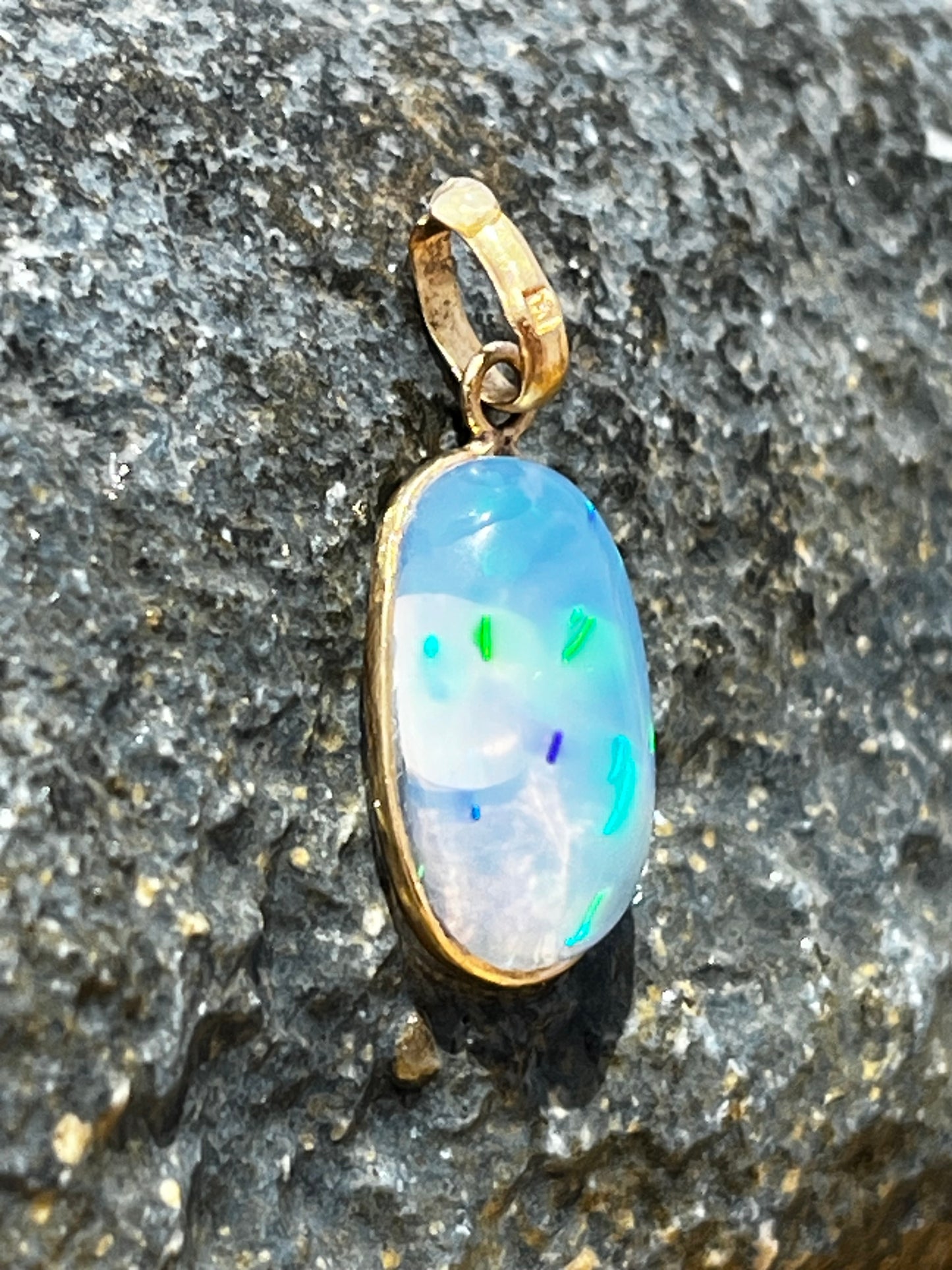 دلاية دهب عيار١٨-أوبال استرالي أصلي