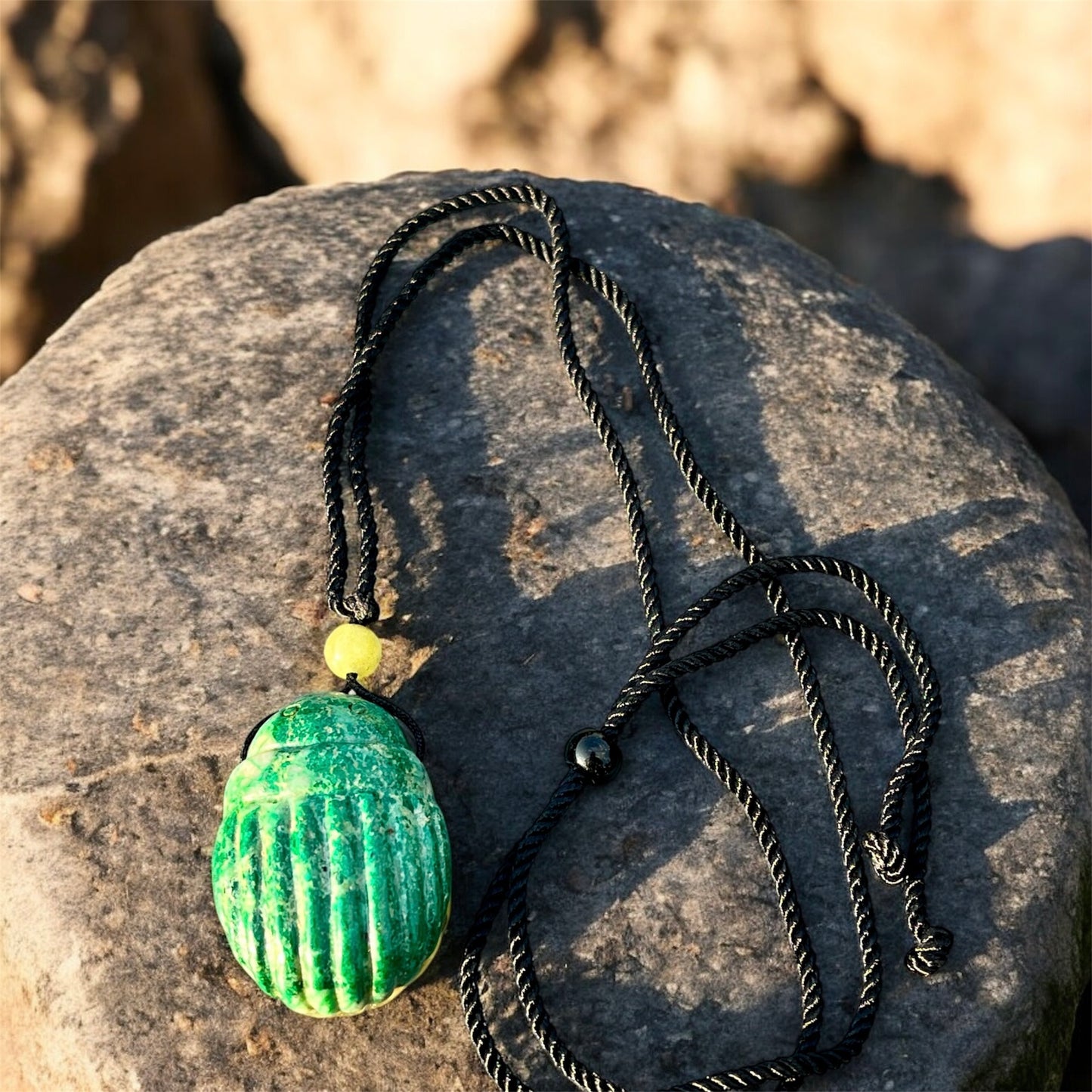 عقد جعران كبير حجر جاد عتيق