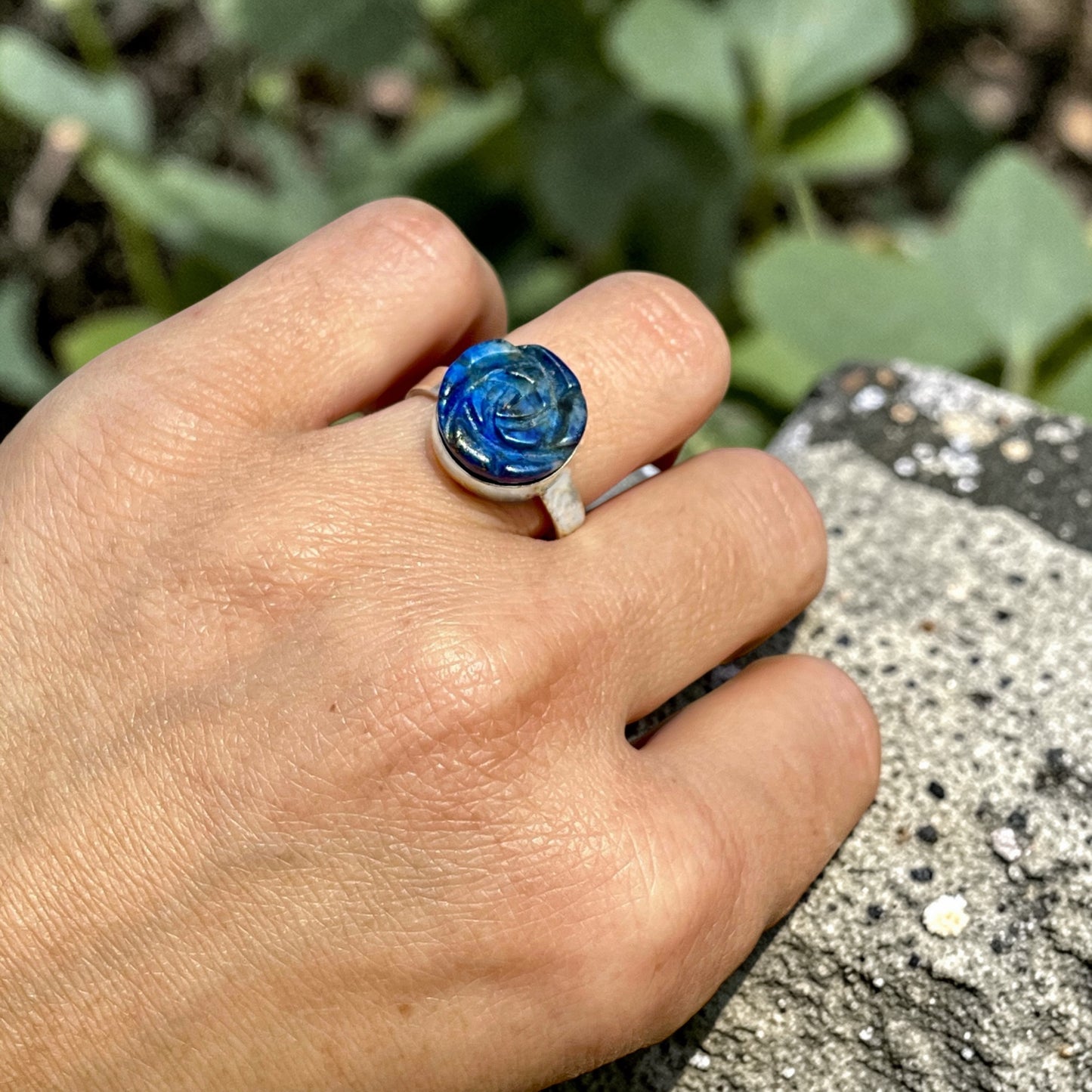 خاتم فضة بحجر لابيس لازورد منحوت