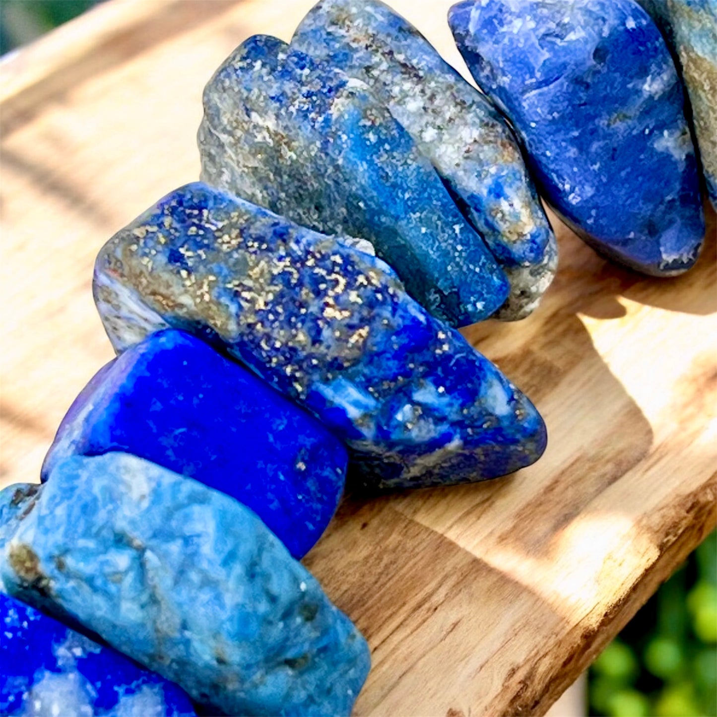 اسورة لابيس لازورد خام كبير