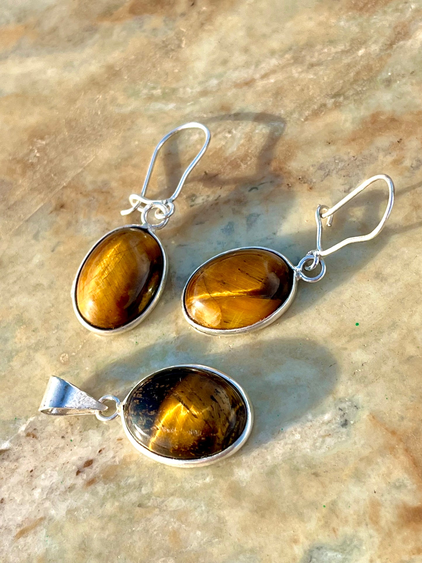 طقم فضة بحجر عين نمر اصلي