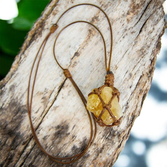 عقد جلد بحجر سترين طبيعي