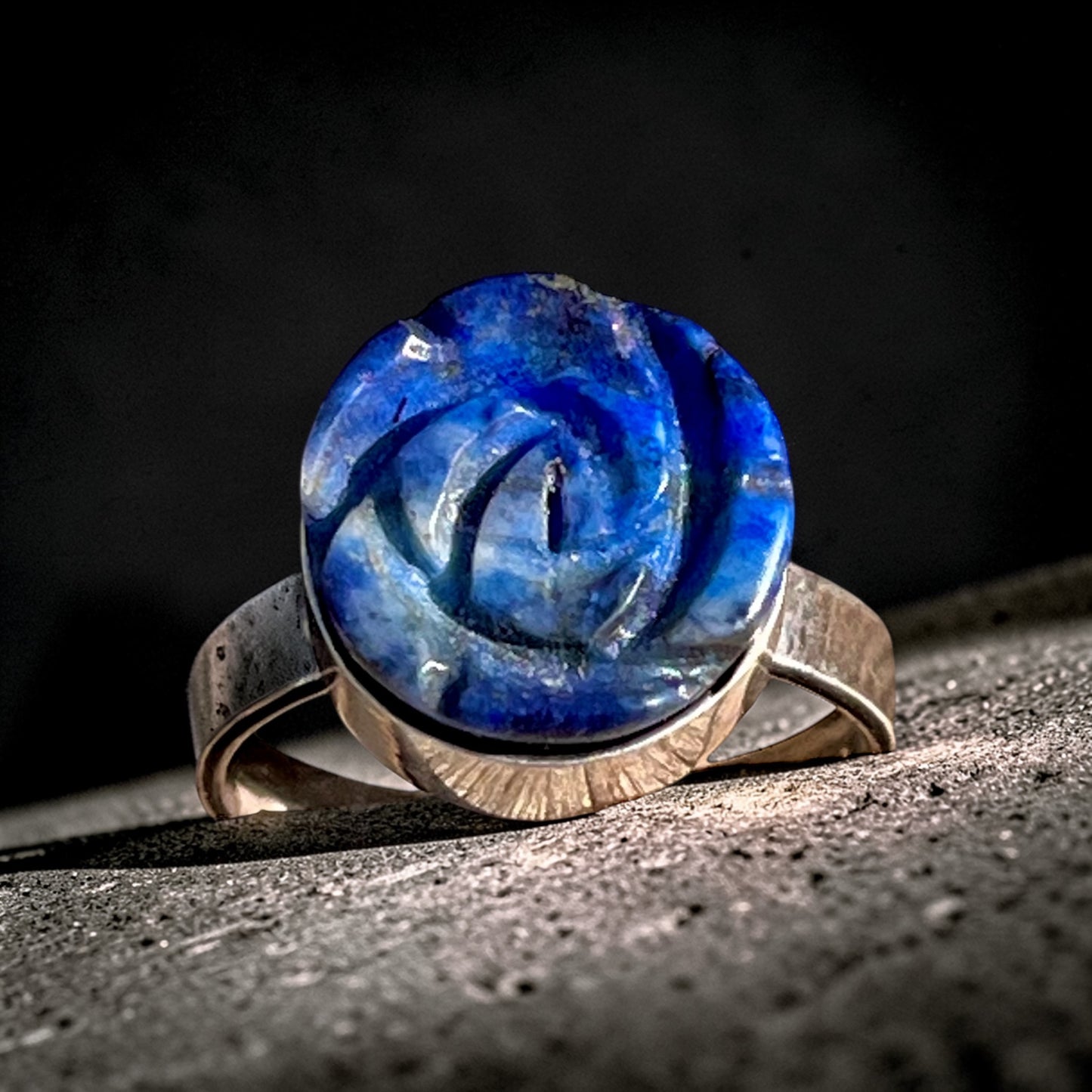 خاتم فضة بحجر لابيس لازورد منحوت