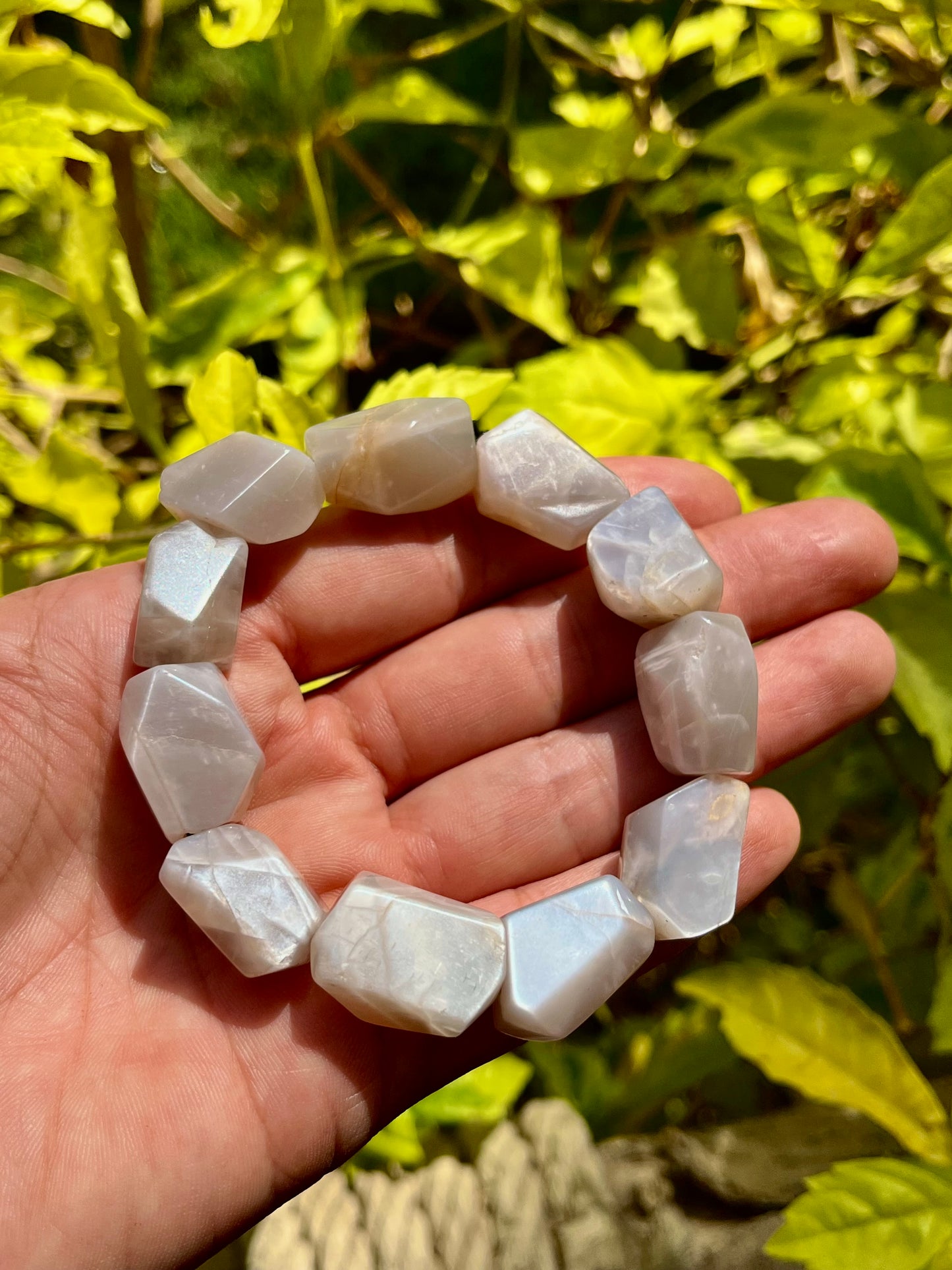 اسورة حجر القمر خام