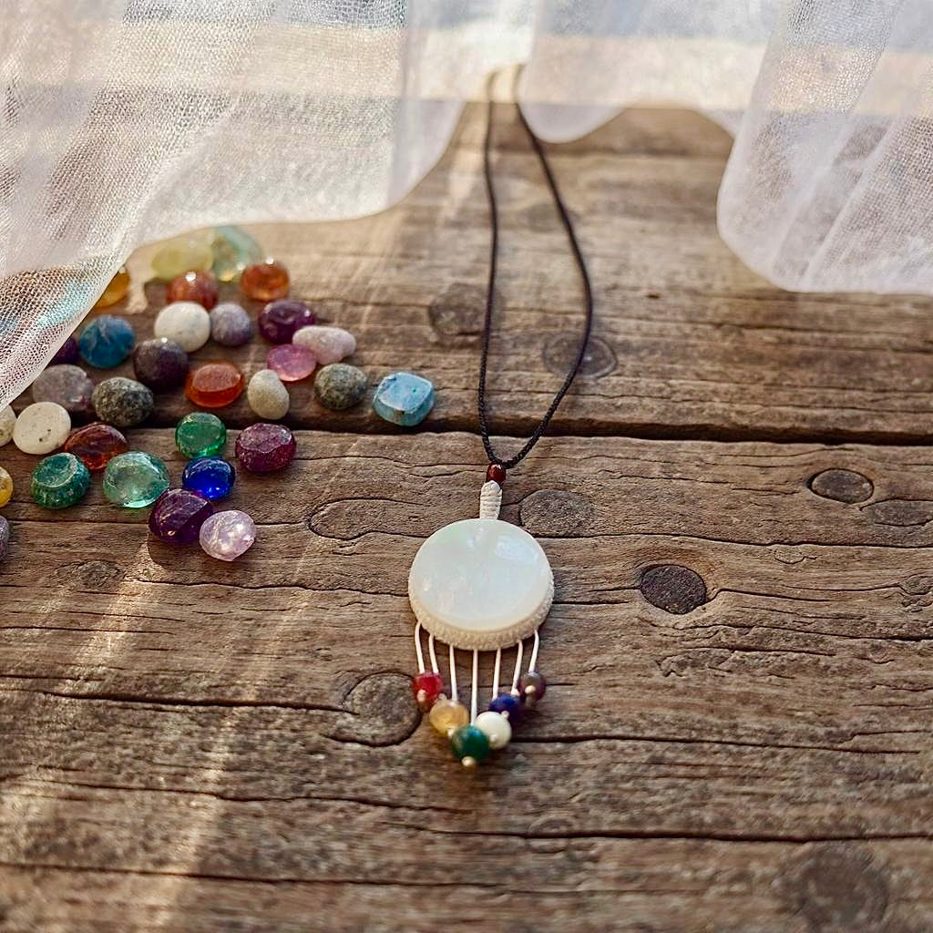 عقد شاكرات الطاقة السبعة للجنسين