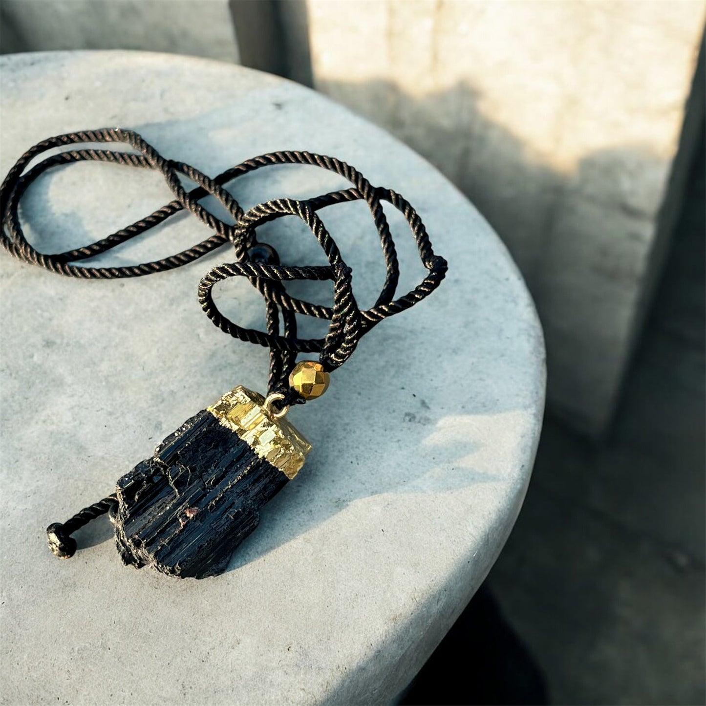 عقد تورمالين خام للجنسين