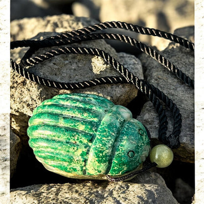 عقد جعران كبير حجر جاد عتيق