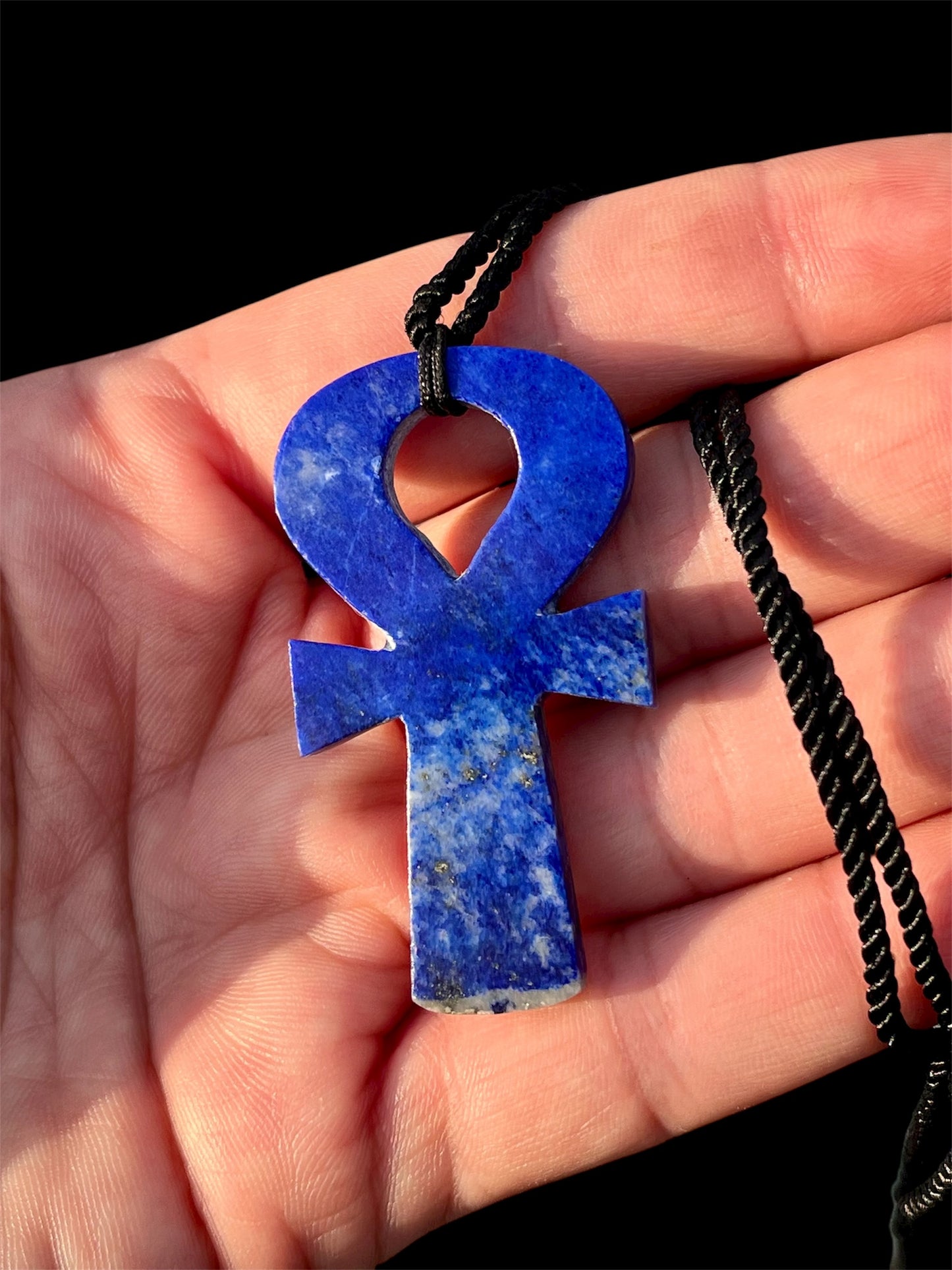 عقد مفتاح الحياه لابيس لازورد للجنسين