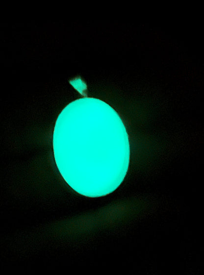 دلاية فضة بحجر طاقة طبيعي مضئ